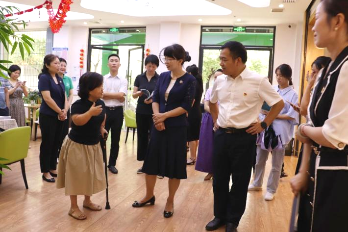 湖南省婦聯(lián)領(lǐng)導一行調(diào)研銀海倆寶貝窯灣長者之家 湖南省婦聯(lián)領(lǐng)導一行調(diào)研銀海倆寶貝窯灣長者之家