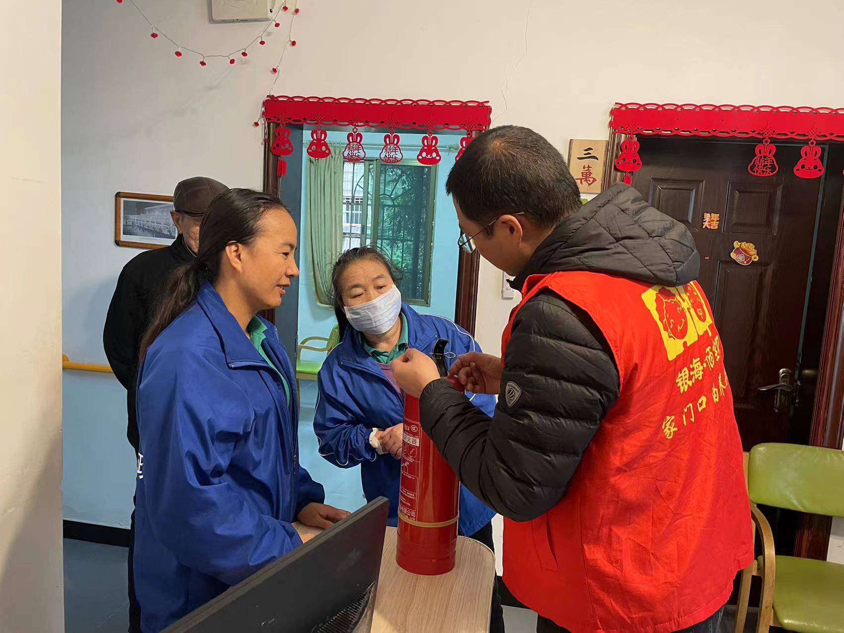 學(xué)習(xí)干粉滅火器的使用方法